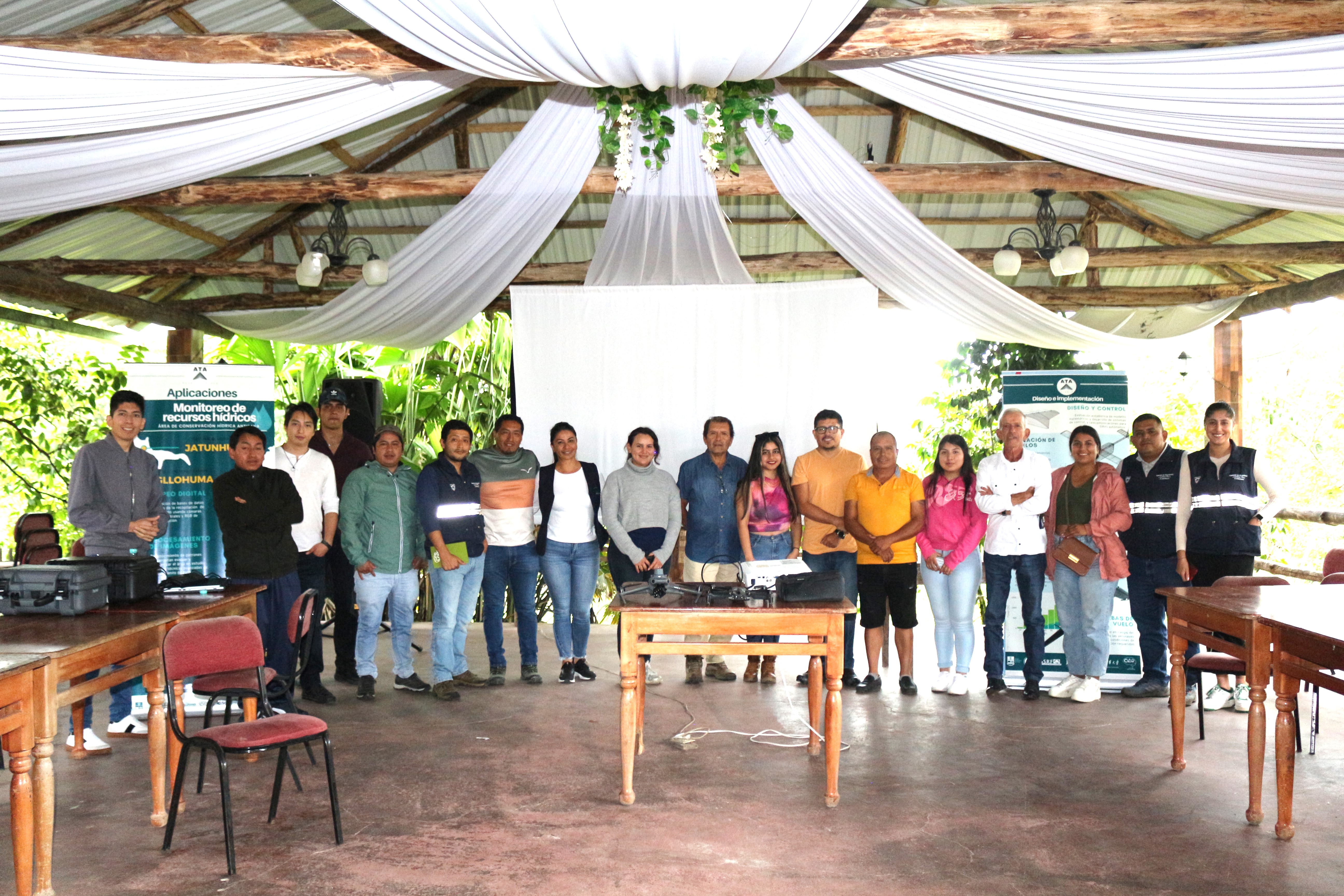 Group photograph of researchers, technicians, and attendees at the end of the training session.