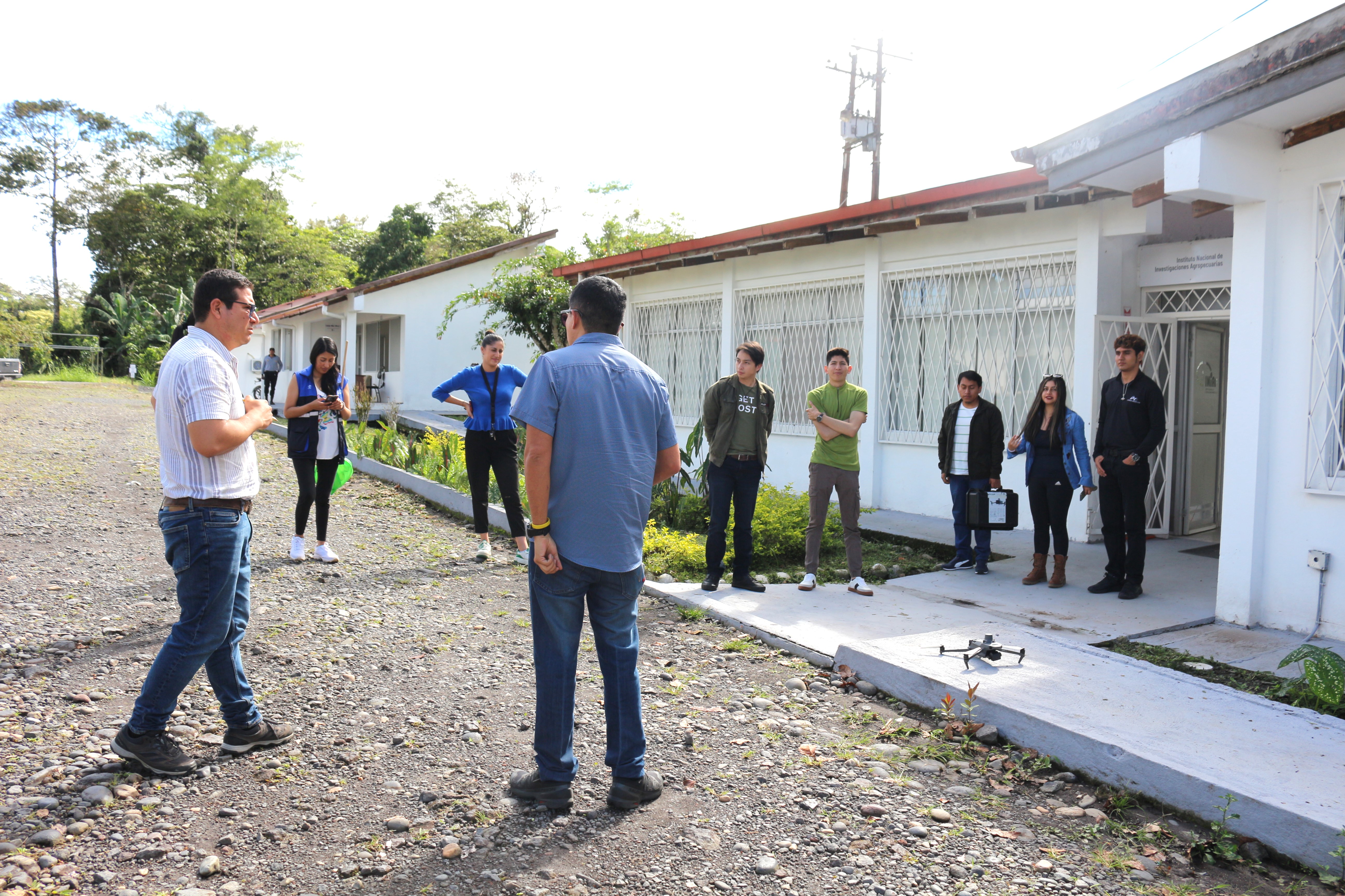 Coordination and team preparation meeting outside INIAP.